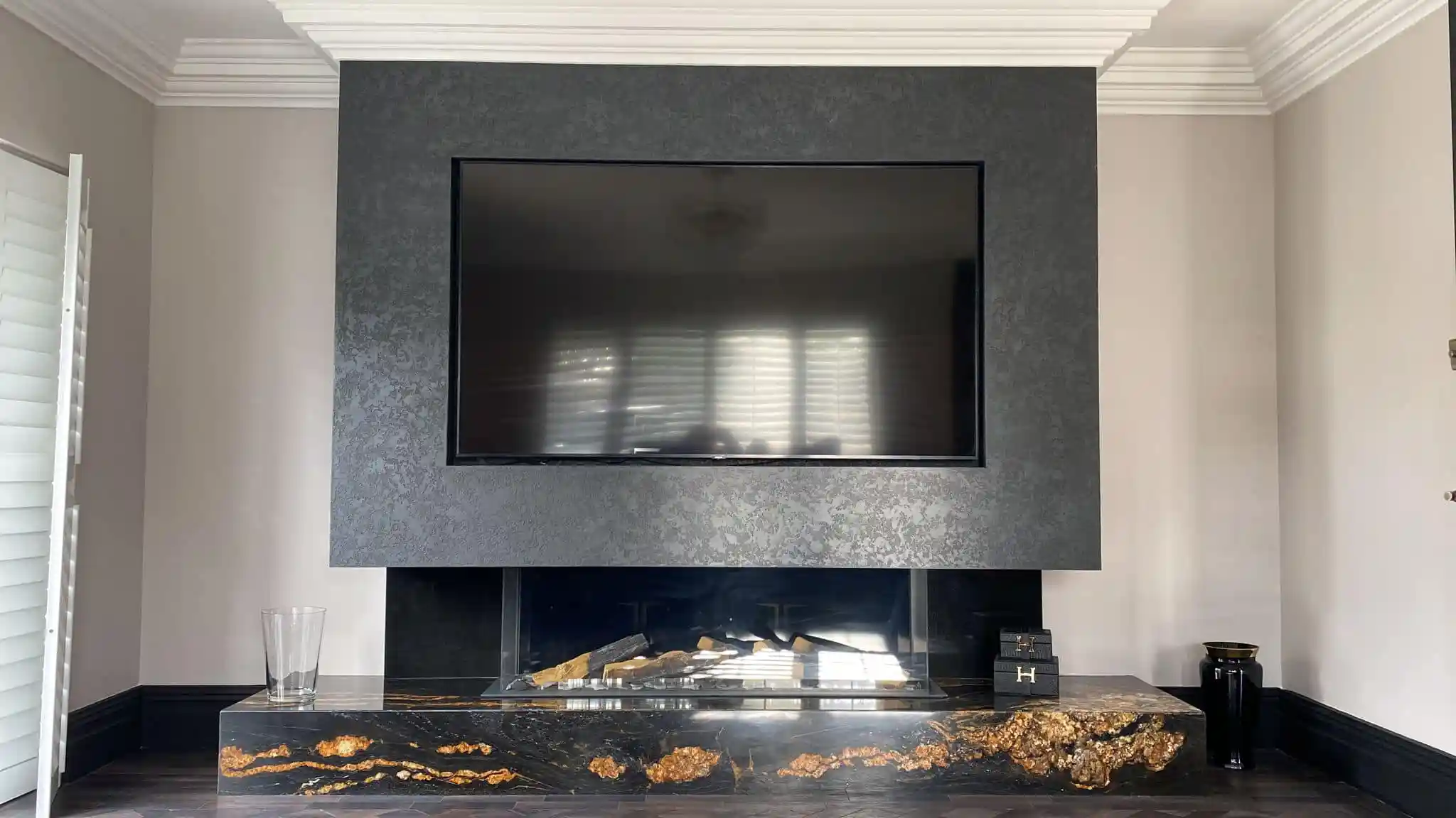 Media wall with gas fire